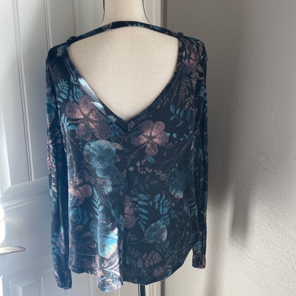 Daytrip flowered top with low back - Picture 5 of 7